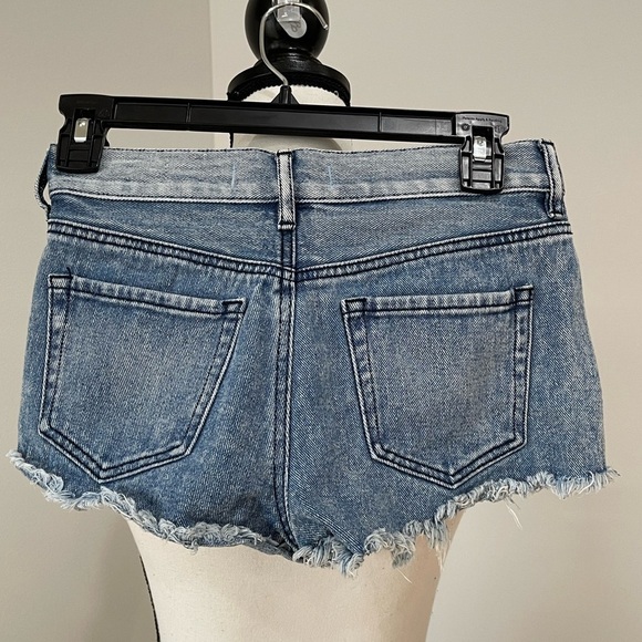 Bullhead Denim high rise shorts in a size 24 - Picture 2 of 12